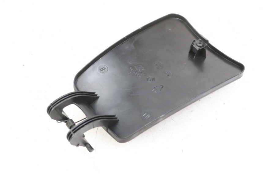 photo de SPORTELLO DEL SERBATOIO PIAGGIO MP3 LT 400 (2007 - 2012) - Zoom sullo stato d'uso