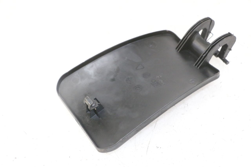 photo de SPORTELLO DEL SERBATOIO PIAGGIO MP3 LT 400 (2007 - 2012) - Dettaglio del componente