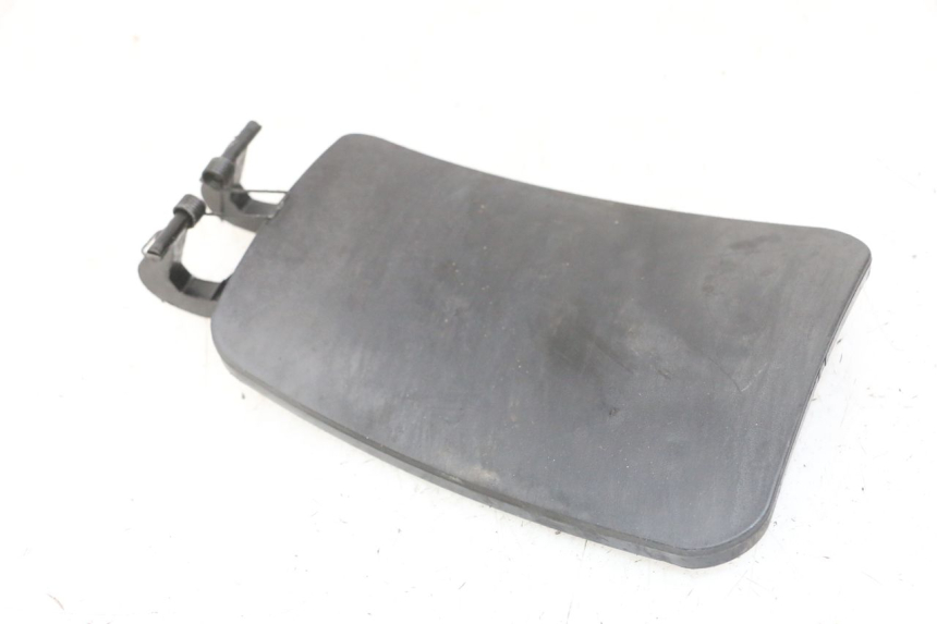 photo de SPORTELLO DEL SERBATOIO PIAGGIO MP3 LT 400 (2007 - 2012) - Zoom sullo stato d'uso