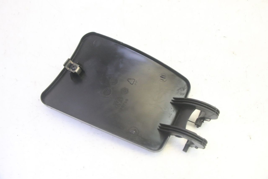 photo de SPORTELLO DEL SERBATOIO PIAGGIO MP3 LT 400 (2007 - 2012) - Zoom sullo stato d'uso