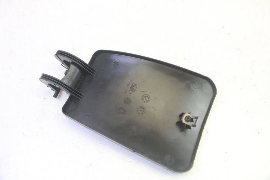 photo de SPORTELLO DEL SERBATOIO PIAGGIO MP3 LT 400 (2007 - 2012) - Altra angolazione