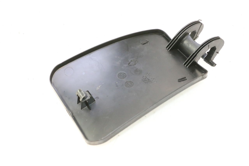 photo de SPORTELLO DEL SERBATOIO PIAGGIO MP3 LT 400 (2007 - 2012) - Dettaglio del componente