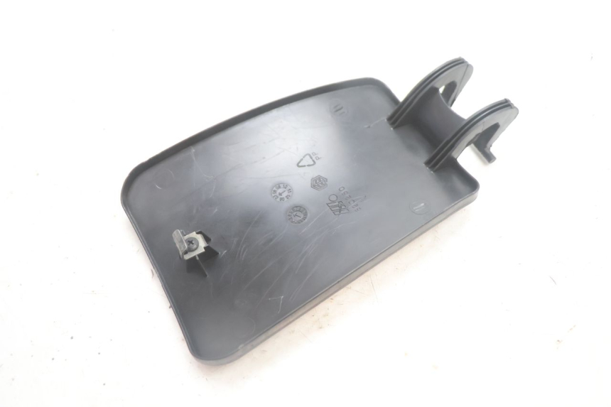 photo de CARBURANTE SPORTELLO PIAGGIO MP3 125 (2006 - 2014) - Primo piano tecnico