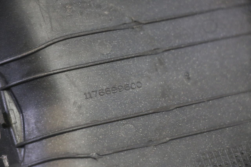 photo de CARBURANTE SPORTELLO PEUGEOT SATELIS 125 (2013 - 2018) - Dettagli dei punti di fissaggio