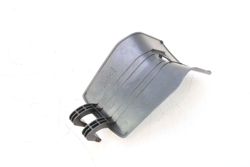 photo de SPORTELLO DEL SERBATOIO PEUGEOT SATELIS 125 (2006 - 2009) - Zoom sullo stato d'uso