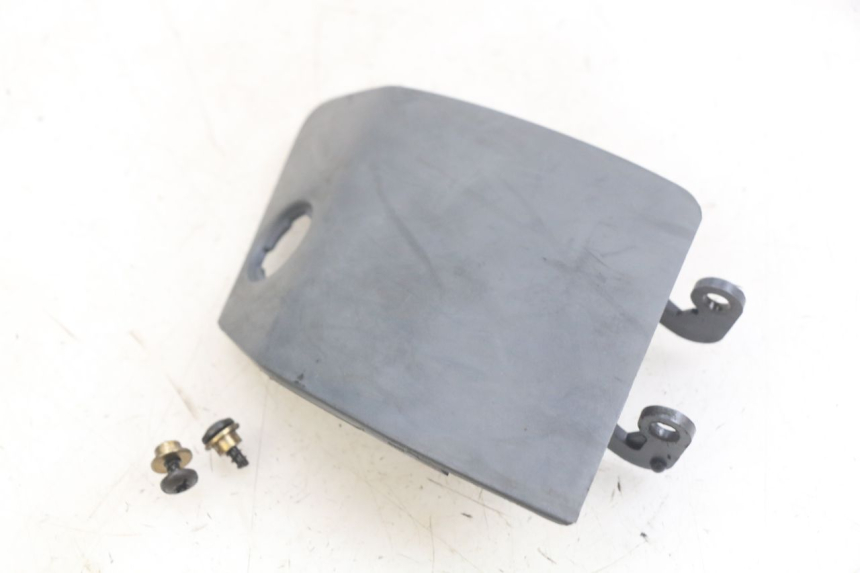 photo de SPORTELLO DEL SERBATOIO PEUGEOT SV 125 (1991 - 1994) - Zoom sullo stato d'uso