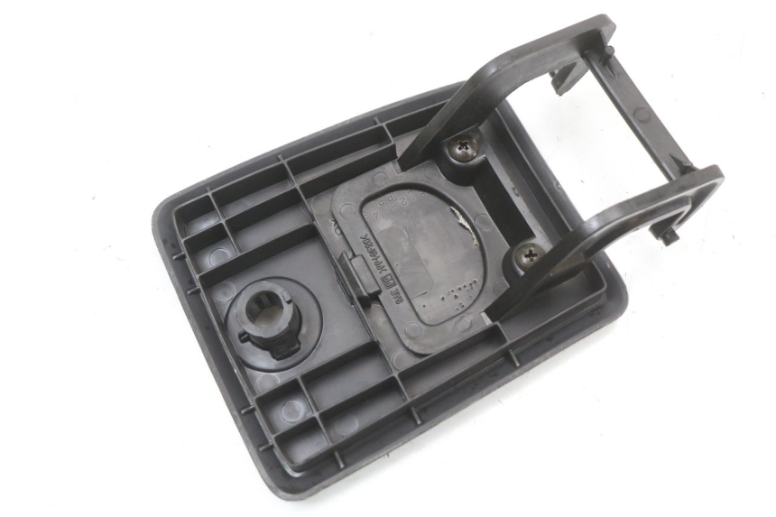 photo de Sportello del serbatoio SUZUKI UH BURGMAN 125 (2002 - 2006) - Zoom sullo stato d'uso