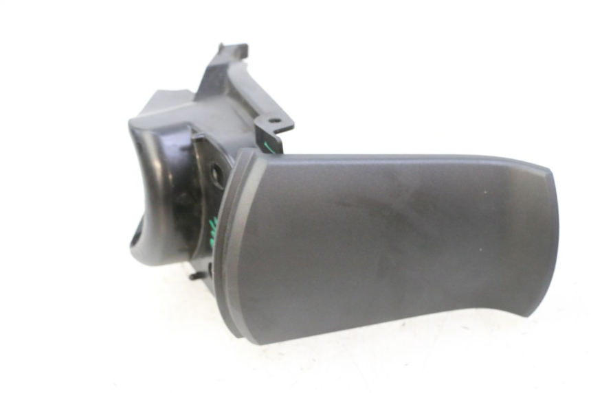 photo de CARBURANTE SPORTELLO YAMAHA XMAX X-MAX 125 (2021 - 2025) - Primo piano tecnico