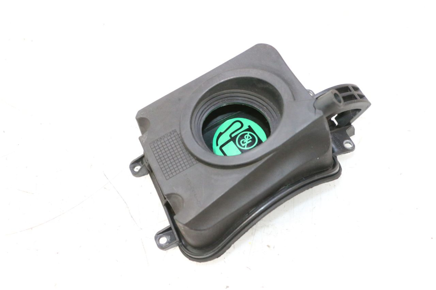photo de SPORTO DEL CARBURANTE YAMAHA XMAX X-MAX 125 (2006 - 2009) - Dettagli dei punti di fissaggio