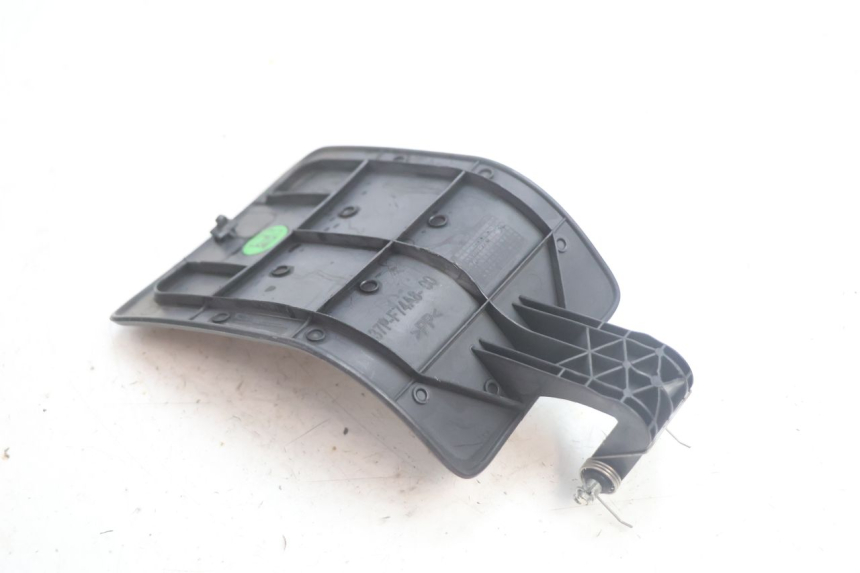 photo de CARBURANTE SPORTELLO YAMAHA X-MAX XMAX 125 (2010 - 2013) - Primo piano tecnico