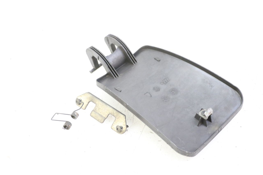photo de SPORTELLO DEL SERBATOIO PIAGGIO X8 125 (2004 - 2007) - Dettaglio del componente