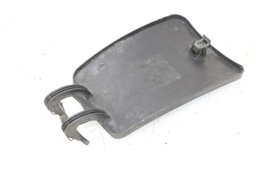 photo de SPORTELLO DEL SERBATOIO PIAGGIO X8 125 (2004 - 2007) - Altra angolazione