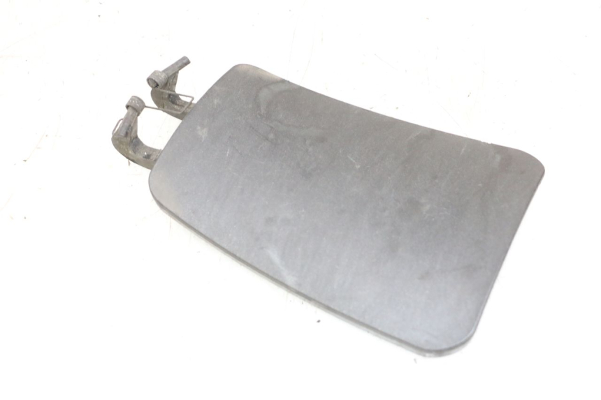 photo de SPORTELLO DEL SERBATOIO PIAGGIO X8 125 (2004 - 2007) - Primo piano tecnico