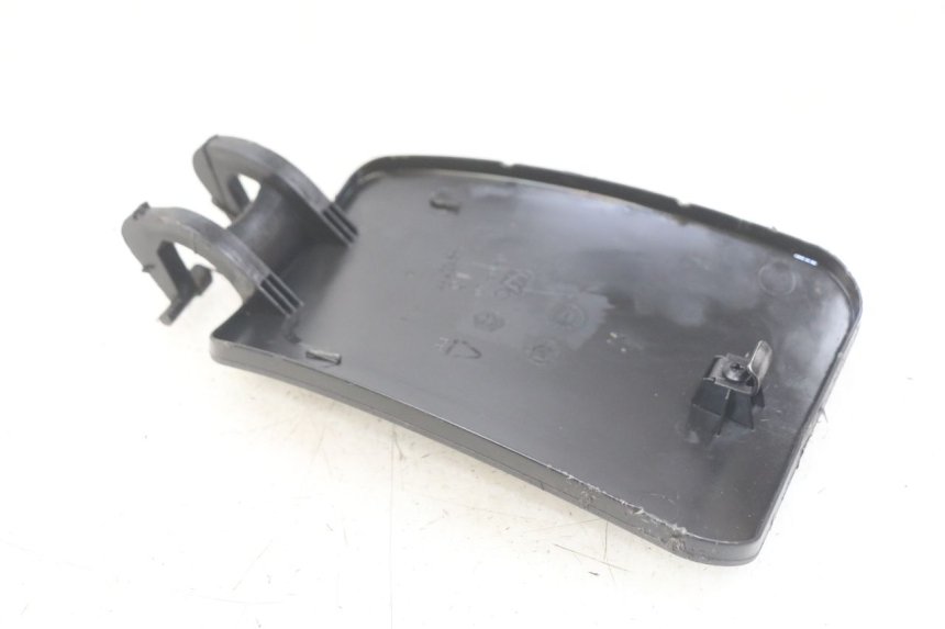 photo de SPORTELLO DEL SERBATOIO PIAGGIO XEVO - X EVO 125 (2007 - 2017) - Dettaglio del componente