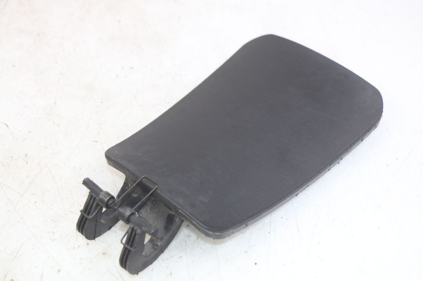 photo de SPORTELLO DEL SERBATOIO PIAGGIO XEVO - X EVO 125 (2007 - 2017) - Zoom sullo stato d'uso