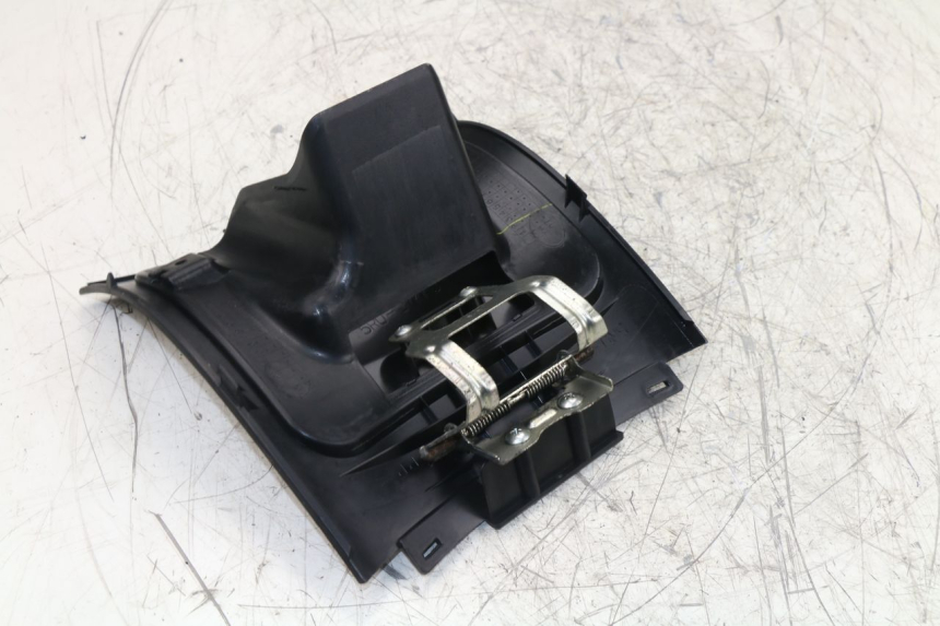 photo de Sportello del serbatoio YAMAHA YP MAJESTY ABS 400 (2007 - 2009) - Zoom sullo stato d'uso