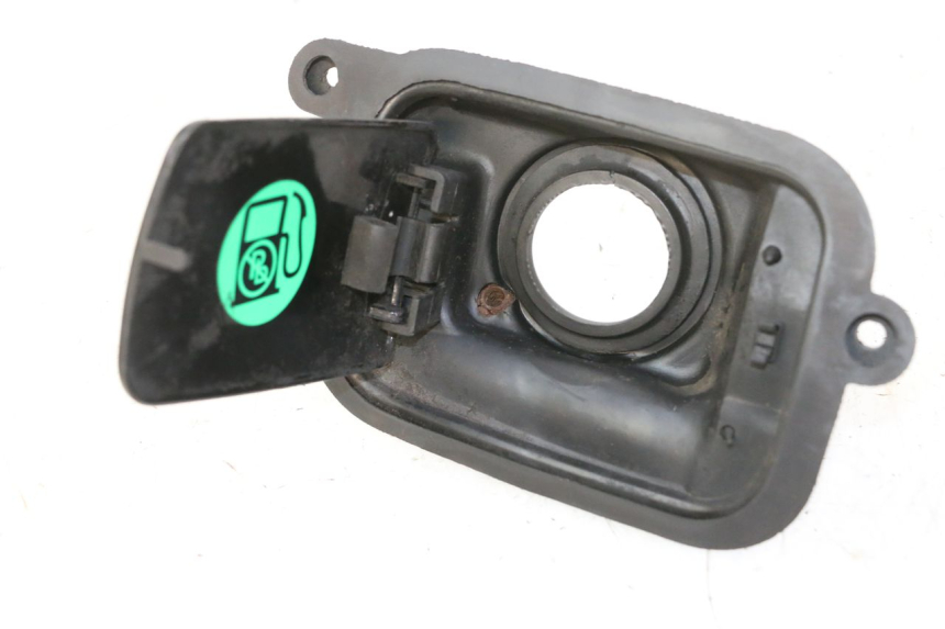 photo de SPORTELLO DEL SERBATOIO YAMAHA YP MAJESTY 125 (2007 - 2010) - Primo piano tecnico