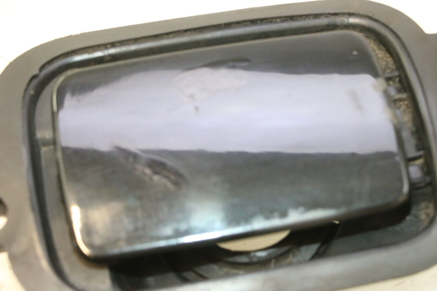 photo de SPORTELLO DEL SERBATOIO YAMAHA YP MAJESTY 125 (2007 - 2010) - Dettaglio del componente