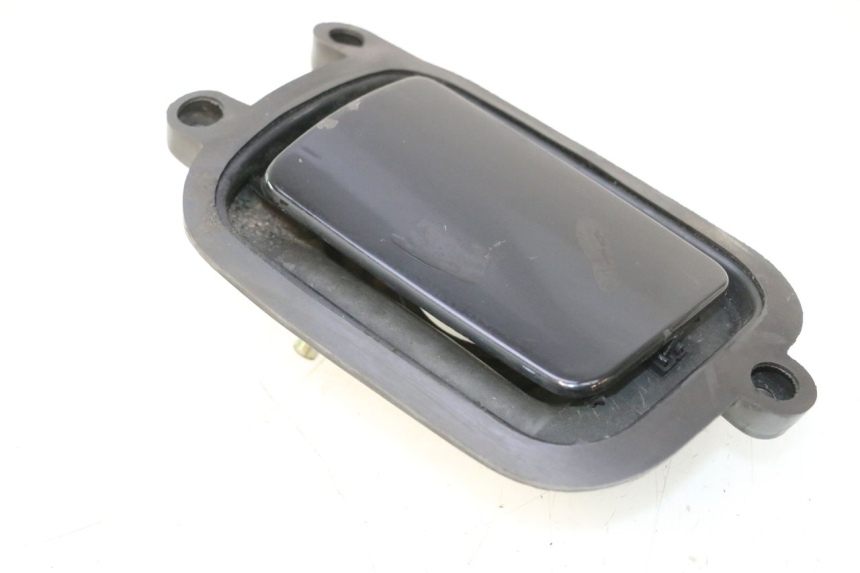 photo de SPORTELLO DEL SERBATOIO YAMAHA YP MAJESTY 125 (2007 - 2010) - Stato della superficie e materiale