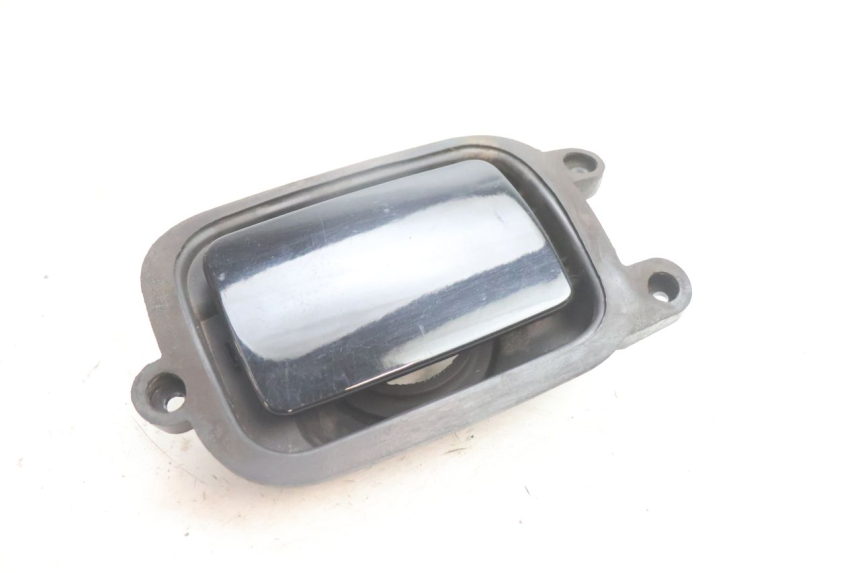 photo de Sportello del serbatoio YAMAHA YP MAJESTY 125 (2002 - 2006) - Dettaglio del componente