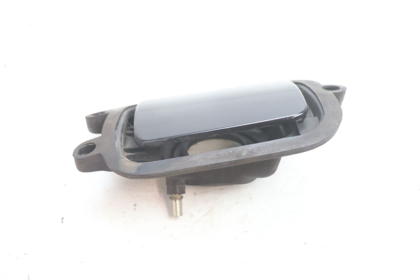 photo de Sportello del serbatoio YAMAHA YP MAJESTY 125 (2002 - 2006) - Zoom sullo stato d'uso