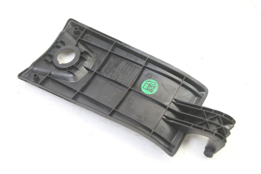 photo de Sportello del serbatoio YAMAHA YP X-MAX XMAX 400 (2014 - 2017) - Altra angolazione