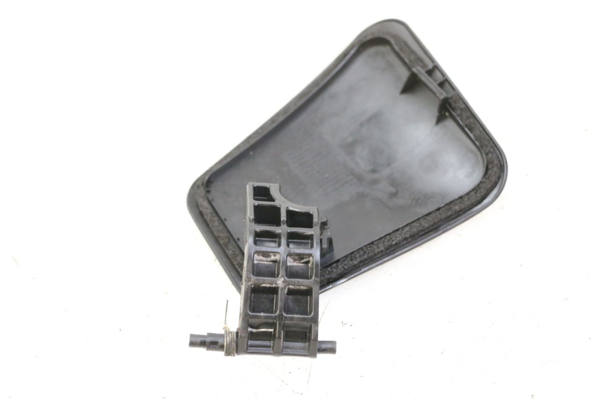 photo de SPORTELLO ANTERIORE SUZUKI BURGMAN 125 (2015 - 2017) - Zoom sullo stato d'uso