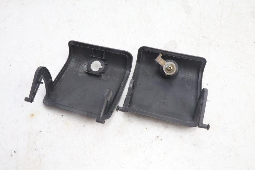 photo de SPORTELLO ANTERIORE HONDA FES PANTHEON 2T 125 (1998 - 2002) - Primo piano tecnico