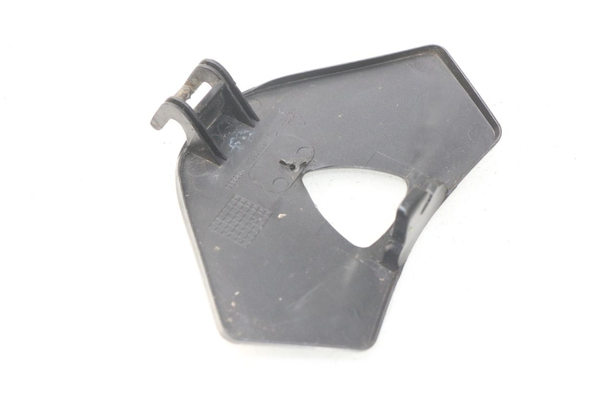 photo de Sportello di ispezione anteriore PIAGGIO FLY IE 125 (2012 - 2017) - Zoom sullo stato d'uso