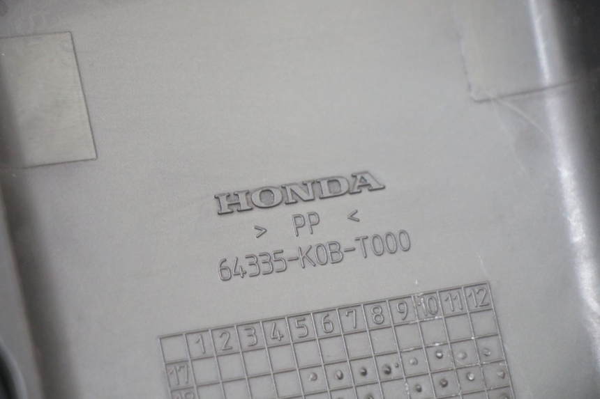 photo de SPORTELLO ANTERIORE HONDA FORZA 125 (2021 - 2025) - Primo piano tecnico