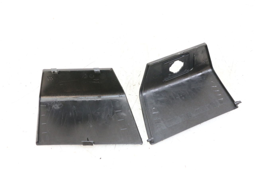 photo de SPORTELLO ANTERIORE PEUGEOT SATELIS COMPRESSOR K15 125 (2006 - 2009) - Dettaglio del componente