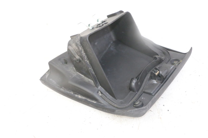 photo de SPORTELLO DESTRA HONDA FORZA ABS 300 (2013 - 2017) - Dettagli dei punti di fissaggio