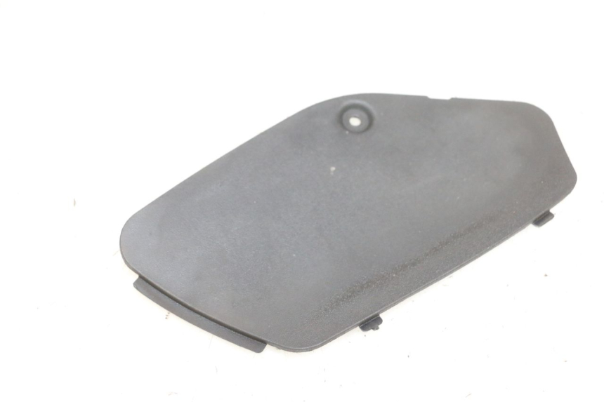 photo de SPORTA DI ISPEZIONE DESTRA PIAGGIO MP3 125 (2006 - 2014) - Zoom sullo stato d'uso