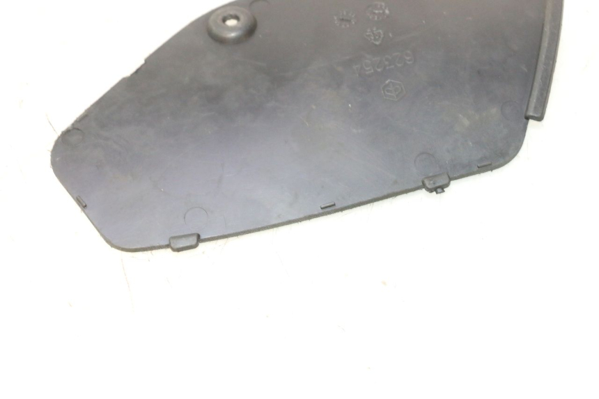 photo de SPORTA DI ISPEZIONE DESTRA PIAGGIO MP3 125 (2006 - 2014) - Zoom sullo stato d'uso