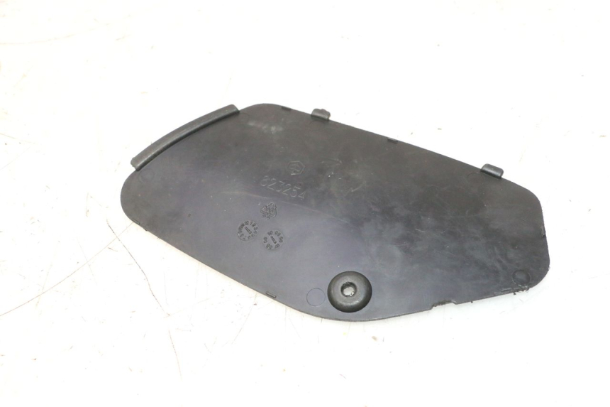 photo de SPORTA DI ISPEZIONE DESTRA PIAGGIO MP3 125 (2006 - 2014) - Primo piano tecnico
