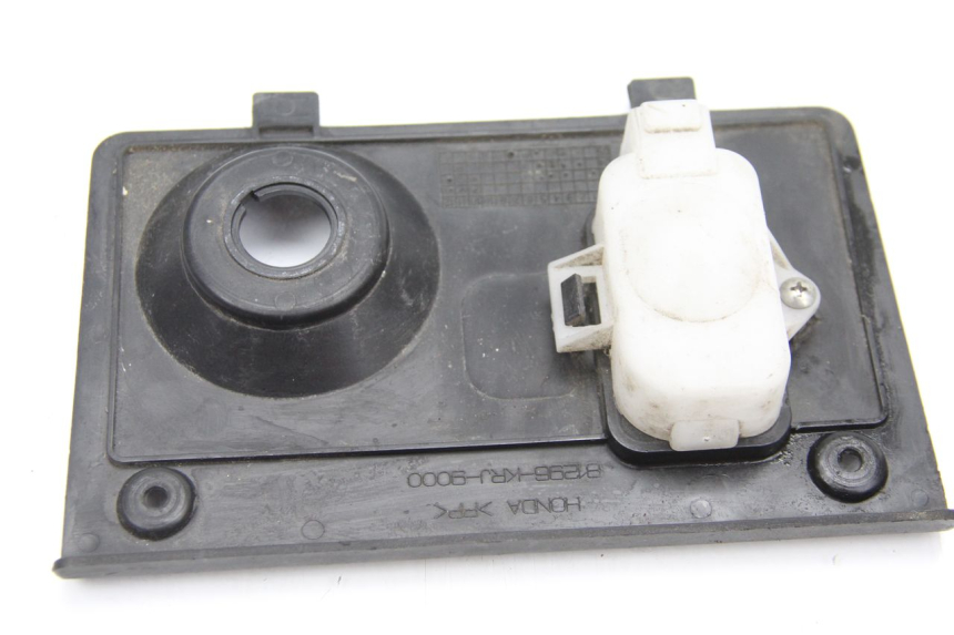 photo de Sportello di ispezione HONDA FES PANTHEON 125 (2003 - 2007) - Altra angolazione