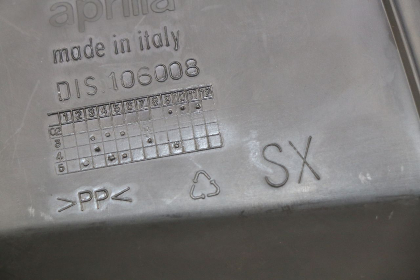 photo de SPORTA DI ISPEZIONE SINISTRA APRILIA ATLANTIC 125 (2003 - 2009) - Dettaglio del componente