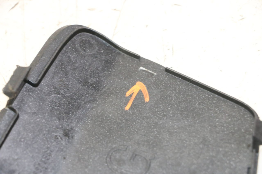 photo de SPORTELLO SINISTRO PEUGEOT SATELIS COMPRESSOR K15 125 (2006 - 2009) - Zoom sullo stato d'uso