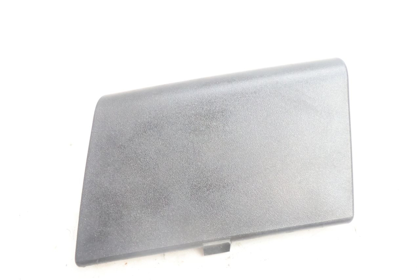 photo de SPORTELLO SINISTRO PEUGEOT SATELIS 125 (2006 - 2009) - Zoom sullo stato d'uso