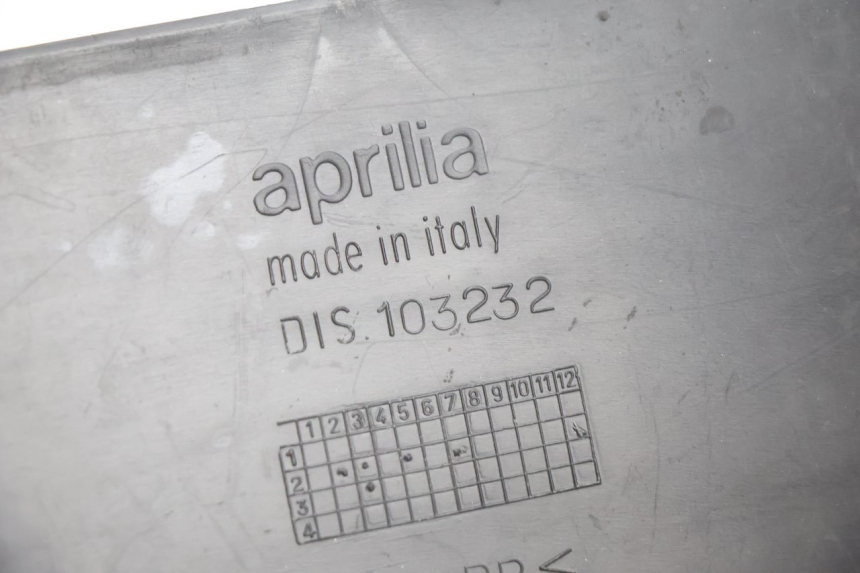 photo de SPORTELLO APRILIA SCARABEO GT 125 (1999 - 2007) - Dettagli dei punti di fissaggio