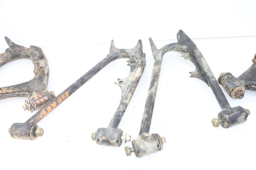 photo de BRACCIO OSCILLANTE POSTERIORE YAMAHA YFM GRIZZLY 550 (2008 - 2015) - Primo piano tecnico