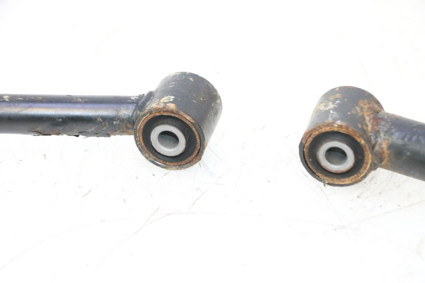 photo de BRACCIO OSCILLANTE ANTERIORE KYMCO MXU R 250 (2004 - 2010) - Zoom sui componenti