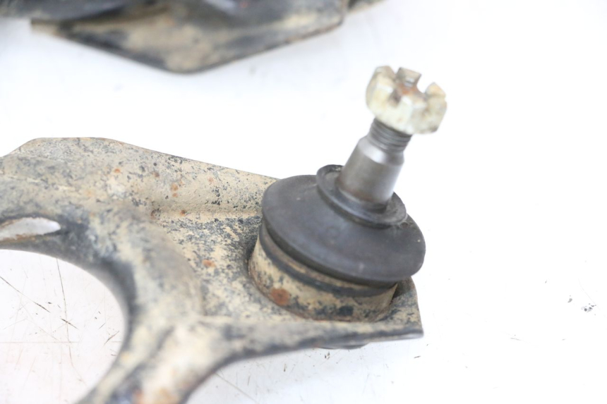 photo de BRACCIO OSCILLANTE ANTERIORE YAMAHA YFM R RAPTOR 250 (2008 - 2014) - Dettagli dei punti di fissaggio