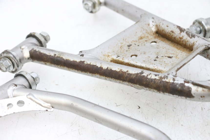 photo de BRACCIO OSCILLANTE ANTERIORE YAMAHA YFM R RAPTOR 250 (2008 - 2014) - Marcature e riferimenti originali