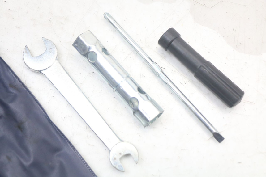 photo de SET DI ATTREZZI KYMCO AGILITY 4T 50 (2018 - 2022) - Dettaglio del componente