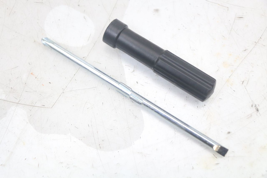 photo de SET DI ATTREZZI KYMCO AGILITY 4T 50 (2018 - 2022) - Altra angolazione