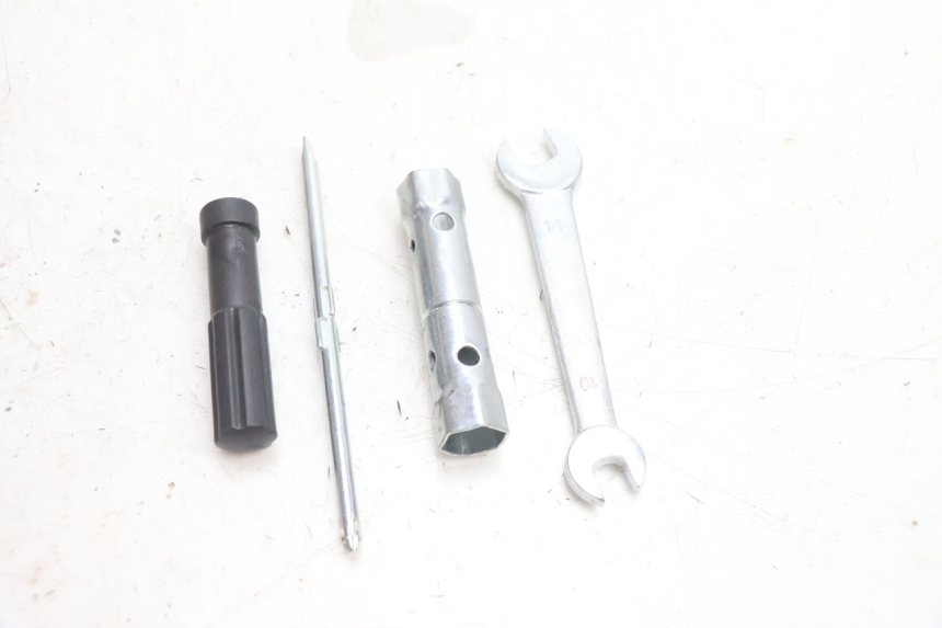 photo de KIT UTENSILI KYMCO AGILITY CITY 16P 125 (2015 - 2024) - Dettaglio del componente
