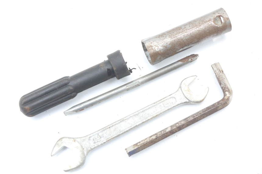 photo de KIT DI ATTREZZI JONWAY AZTRAL 125 (2008 - 2017) - Zoom sullo stato d'uso