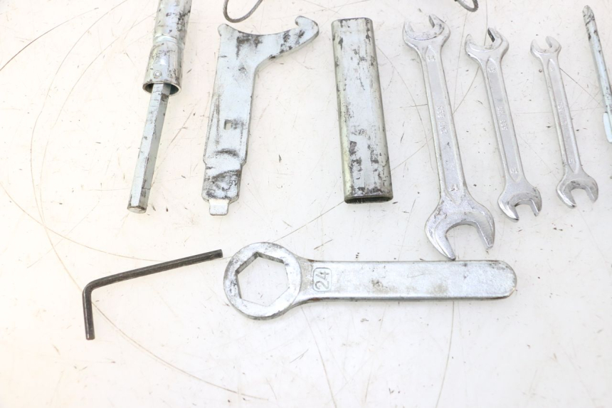 photo de KIT UTENSILI HONDA CB F HORNET 600 (2005 - 2006) - Dettaglio del componente