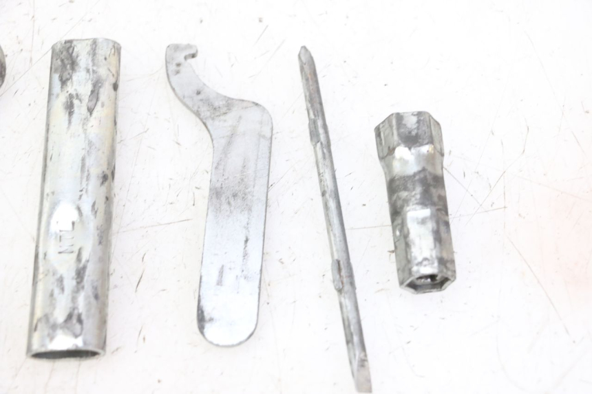 photo de KIT UTENSILI HONDA CBF 125 (2009 - 2015) - Zoom sui componenti